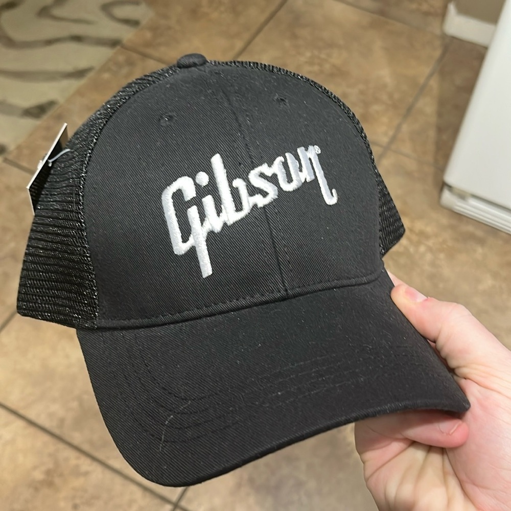 Gibson Guitars embroidered snapback ball cap NWT